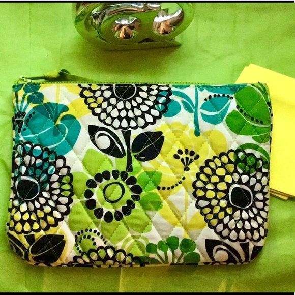 VERA Bradley 👛 - Picture 3 of 11